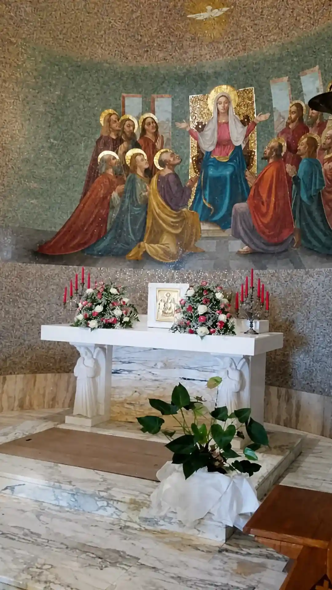 Cappella e altare all'interno della proprietà
